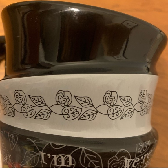 Alice in Wonderland Teacup - Picture 4 of 6